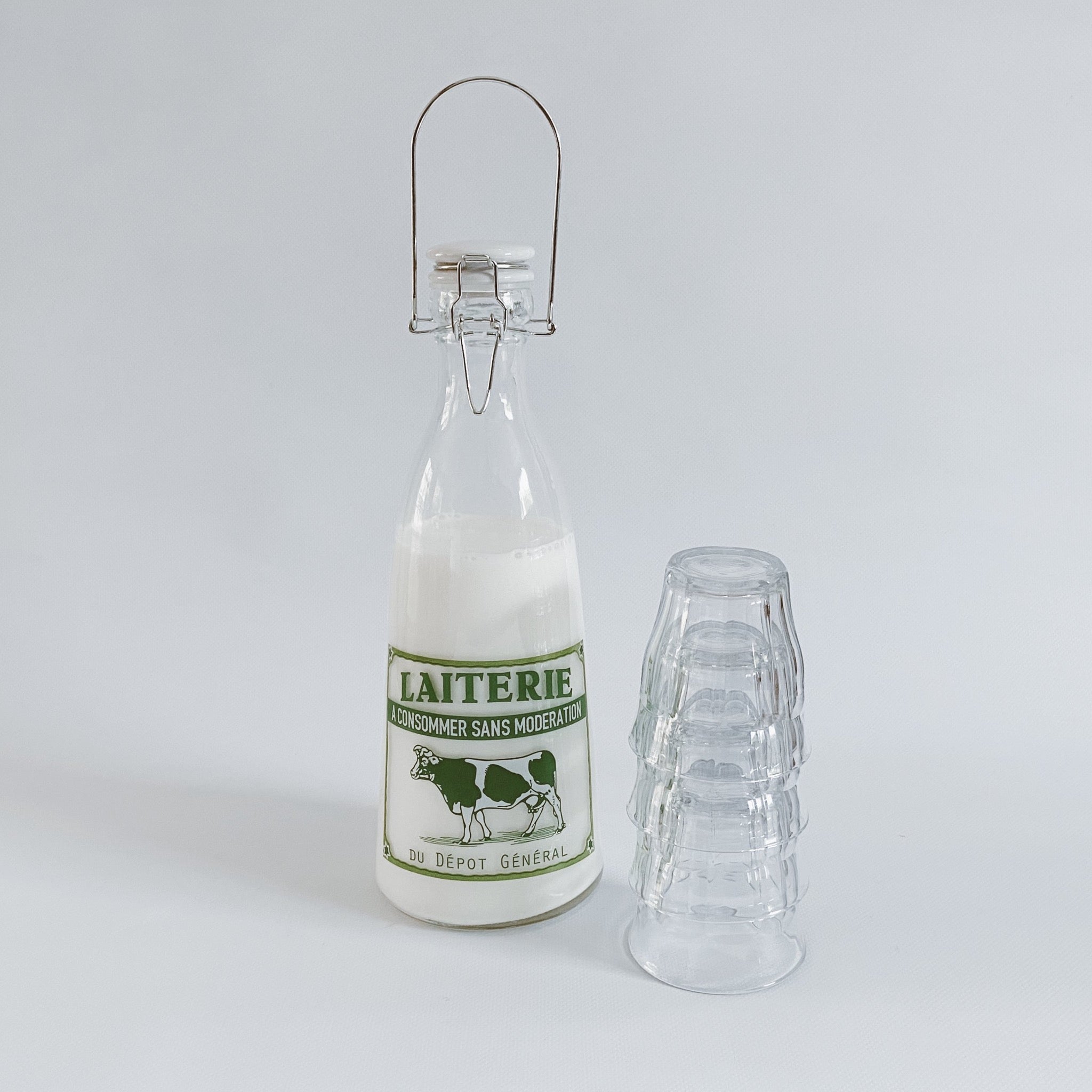 Bouteille de lait en verre transparent vintage avec bouchon